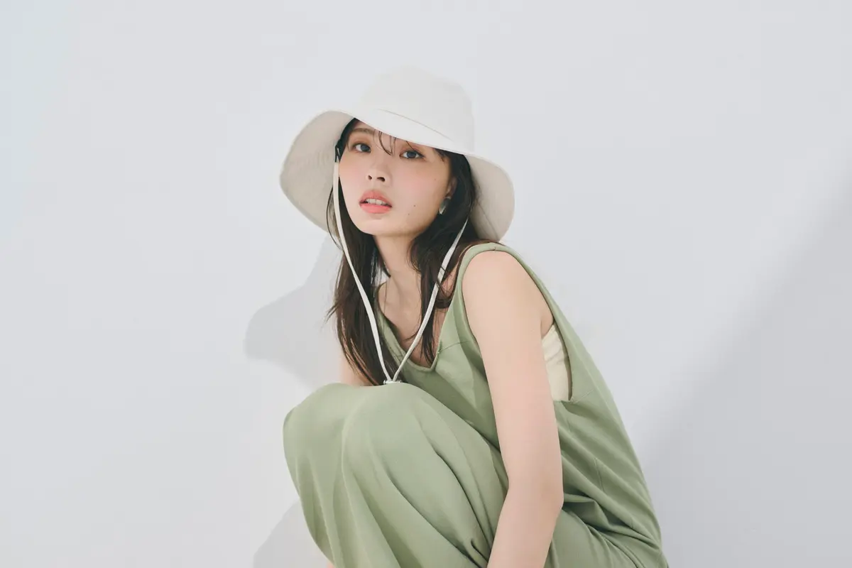 川口ゆりな　ワンピース　よりカット