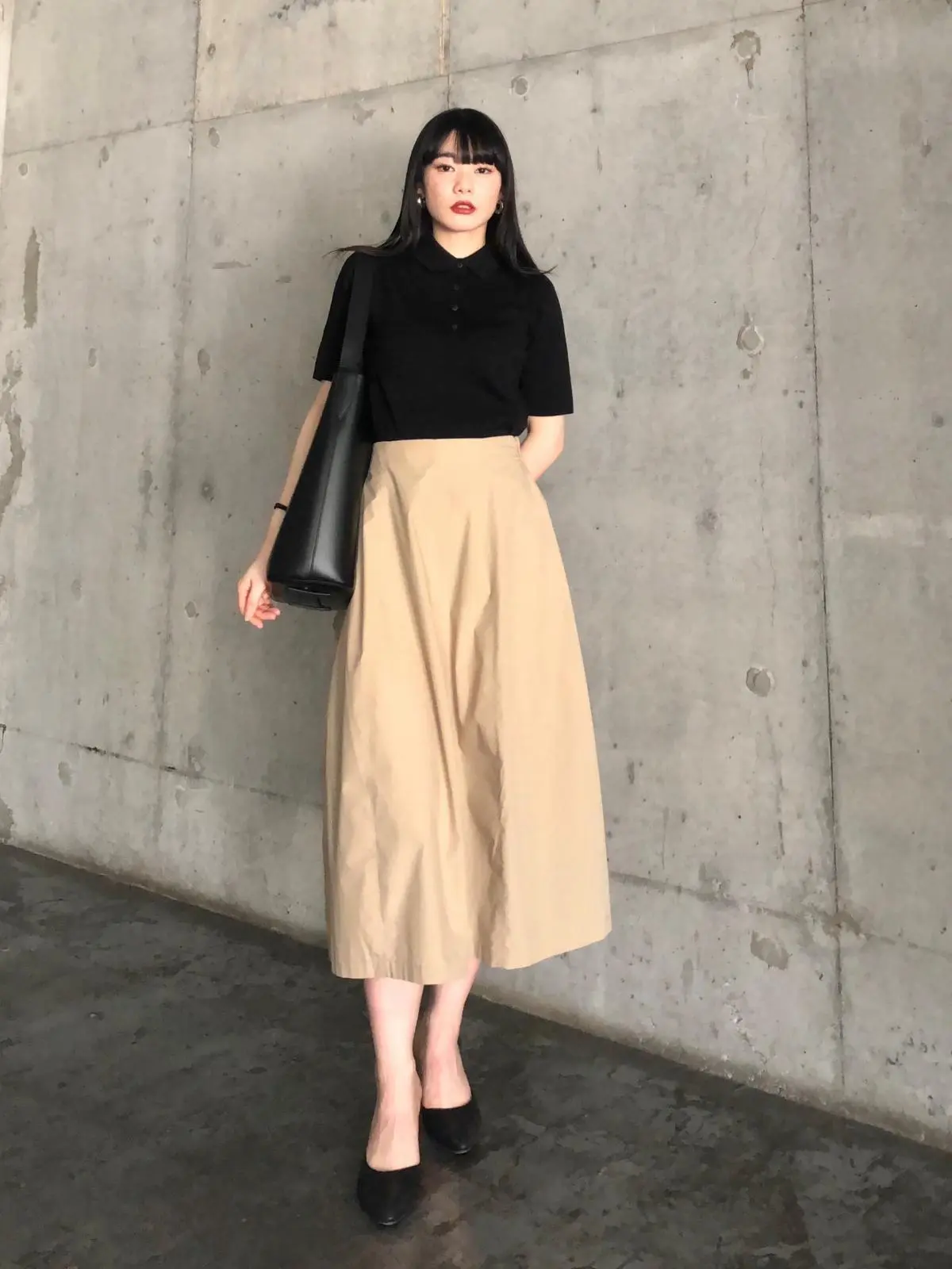 ユニクロ　ポロセーター半袖　ブラック　スカートコーデ