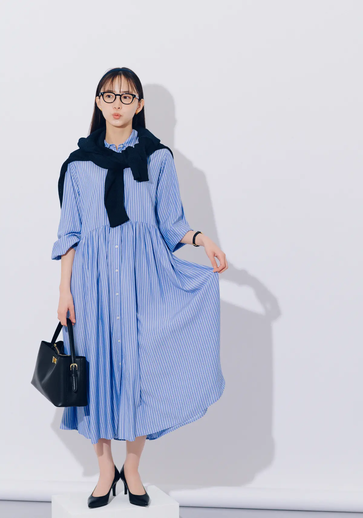 井桁弘恵　ベストとスカートコーデ　より