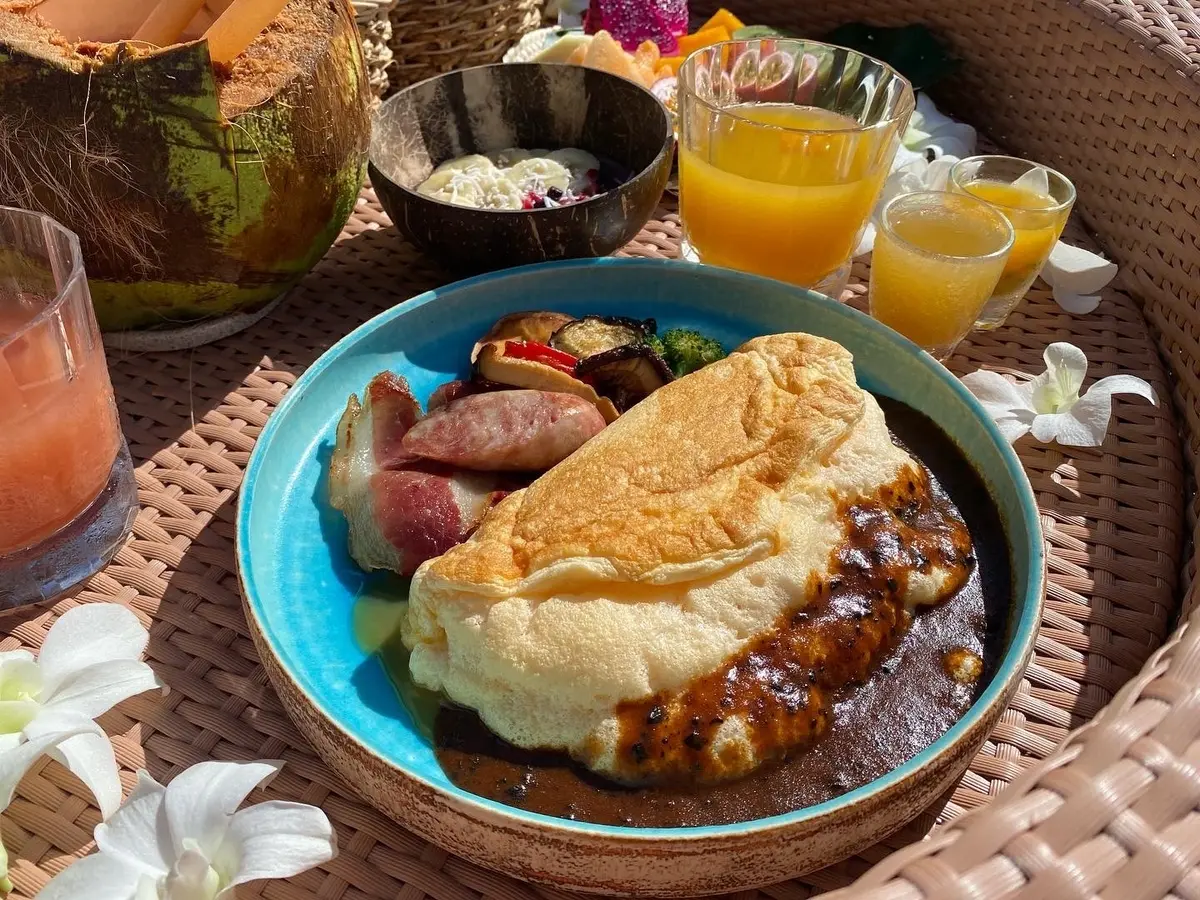 【沖縄・伊良部島】プールに浮かぶ朝食“フの画像_9