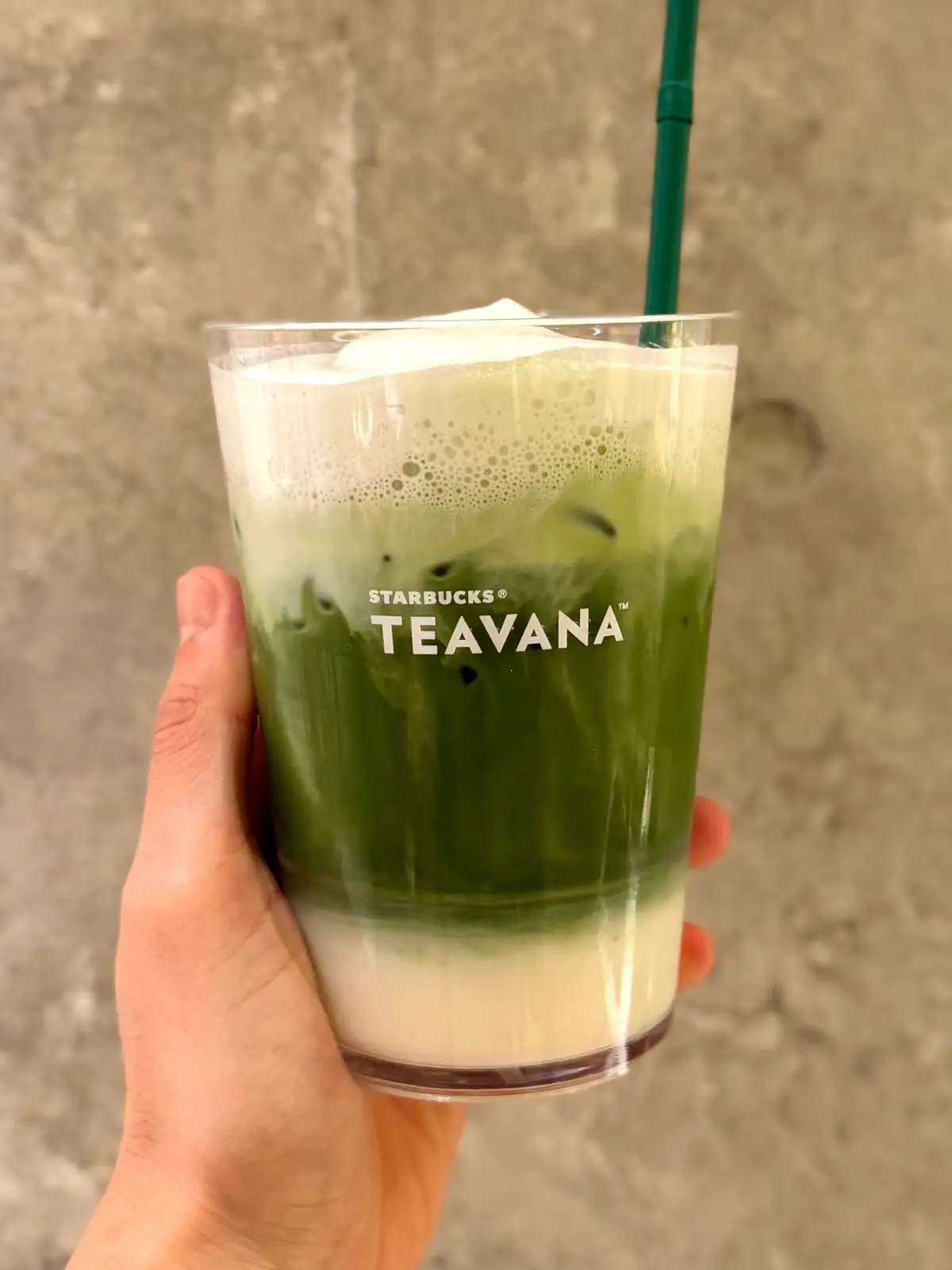 スタバ店舗限定「抹茶 ピスタチオムース ティー ラテ」ビジュアル