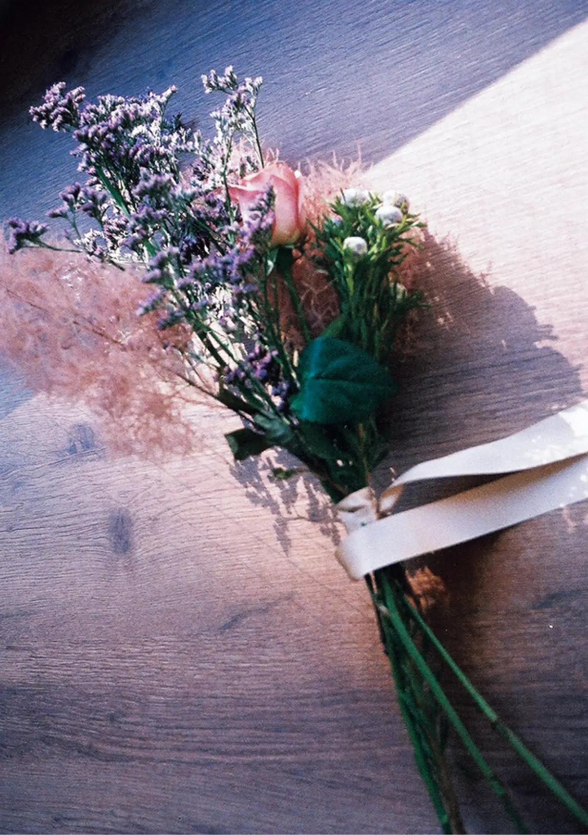 フィルムカメラで撮影した花束の写真
