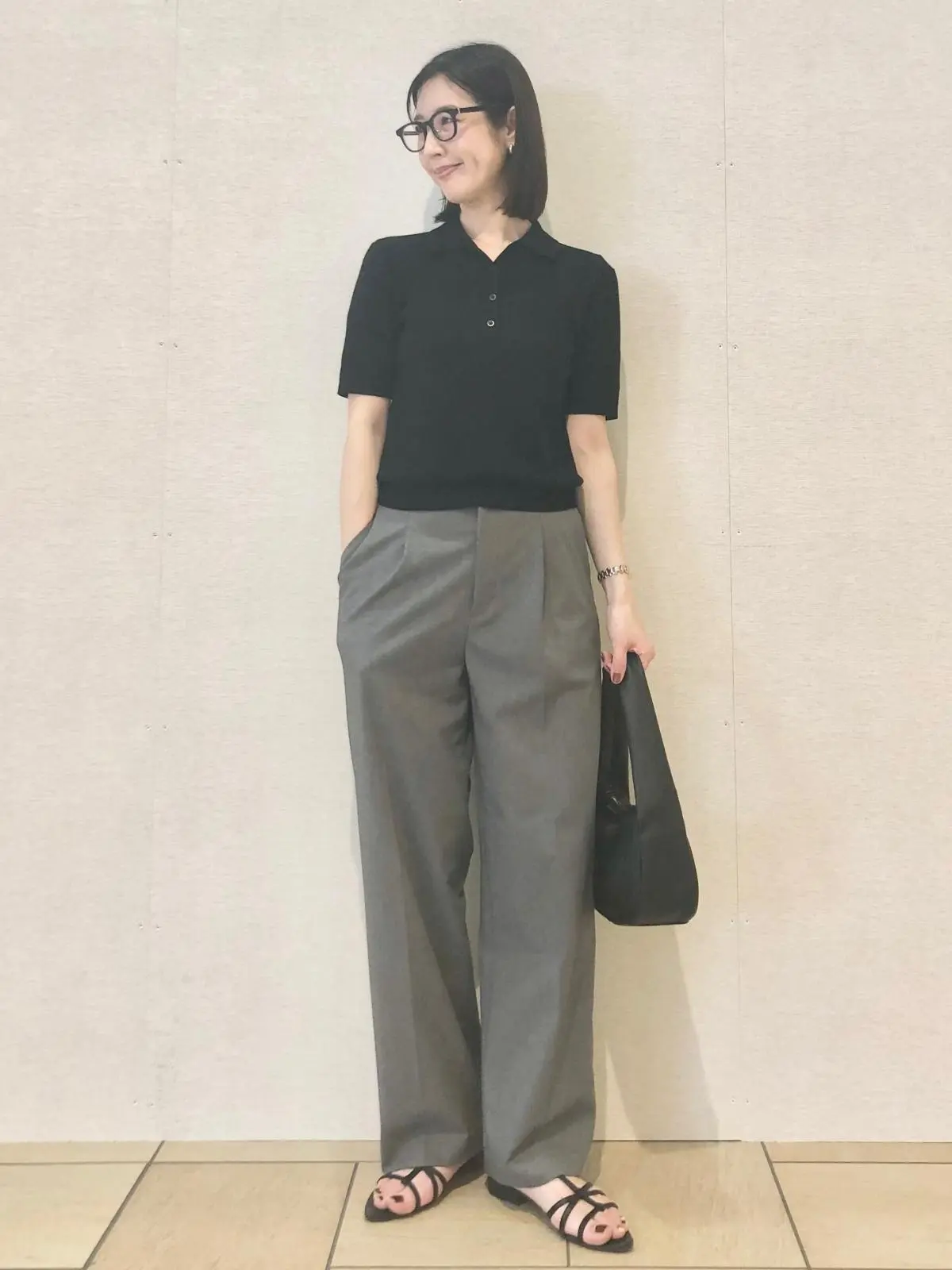 ユニクロ　ポロセーター半袖　ブラック　パンツコーデ