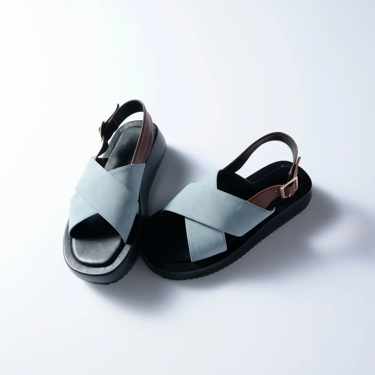 『レイ ビームス』のフラットサンダル