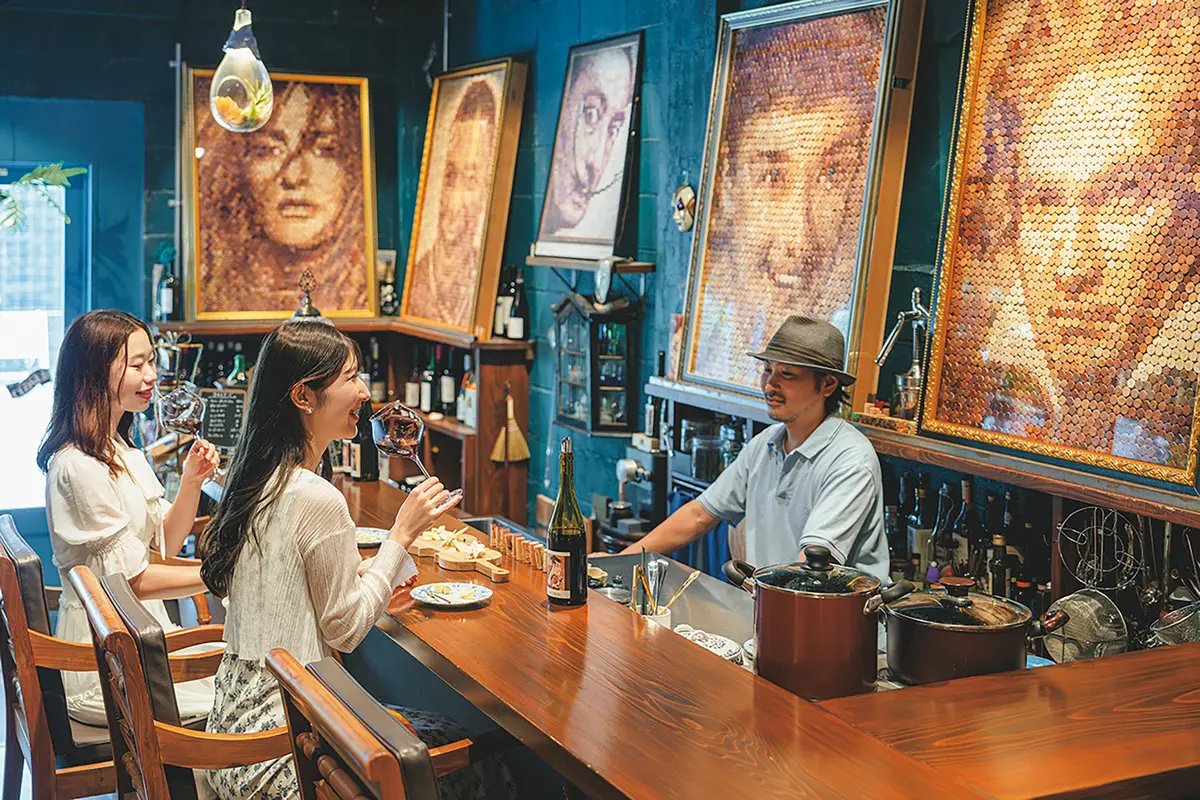 Atelier Cork ＆ Tip　明るいうちからワインとアートでチル