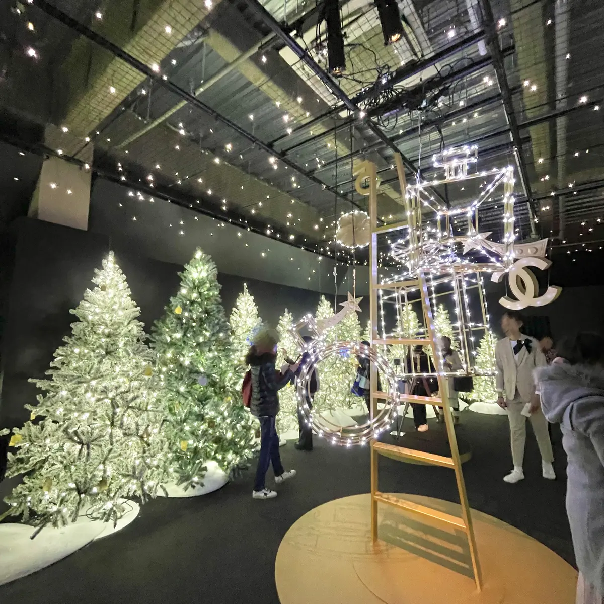 東京・原宿で開催中のシャネル(CHANEL) クリスマス限定コスメイベント「シャネル ウィンターテイル」