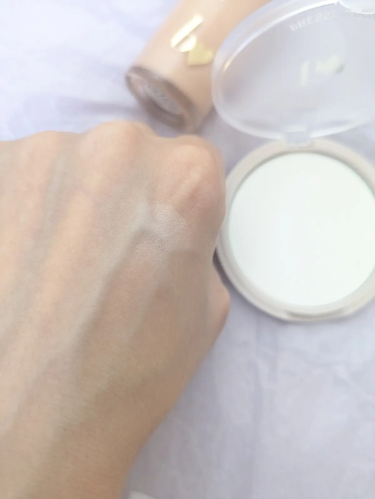 フィルターかけたような美肌がつづく【biの画像_3