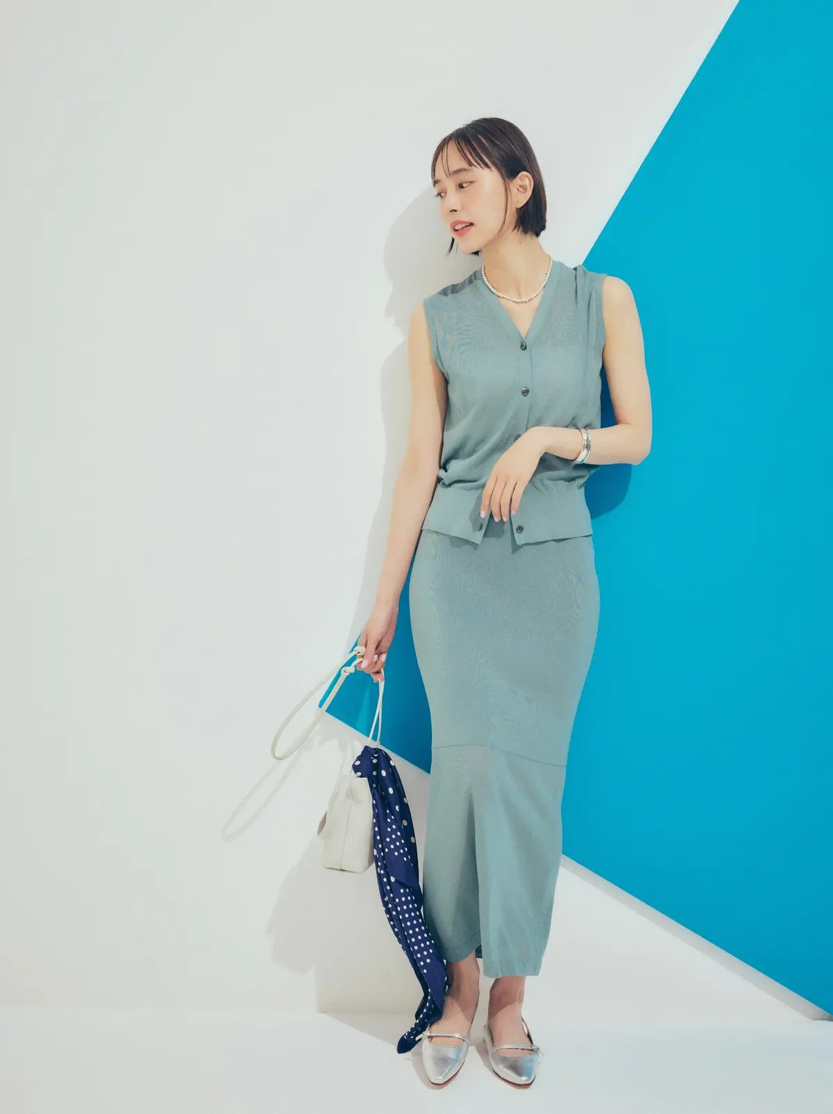 井桁弘恵　ニットアップ　全身