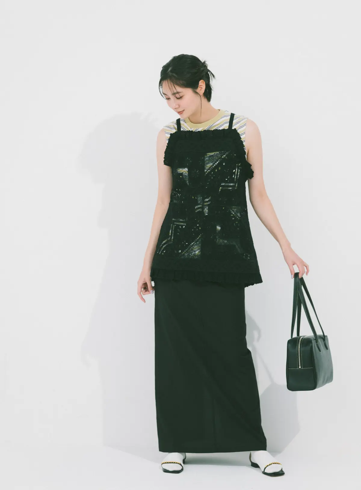 新川優愛 スカートコーデ