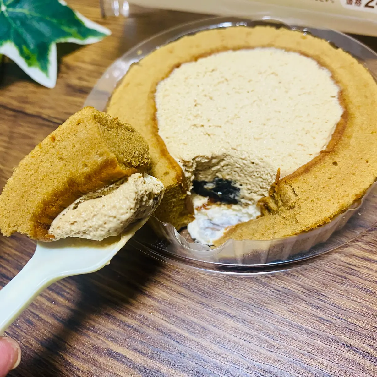 カフェラテロールケーキ（コーヒーゼリー入り）