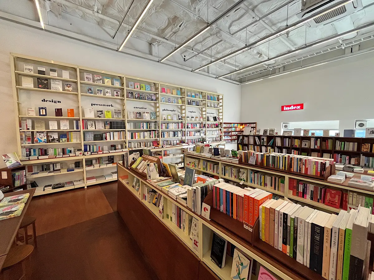 独立系書店＆カフェ『index shop』（インデックスショップ）　韓国　ソウル　聖水