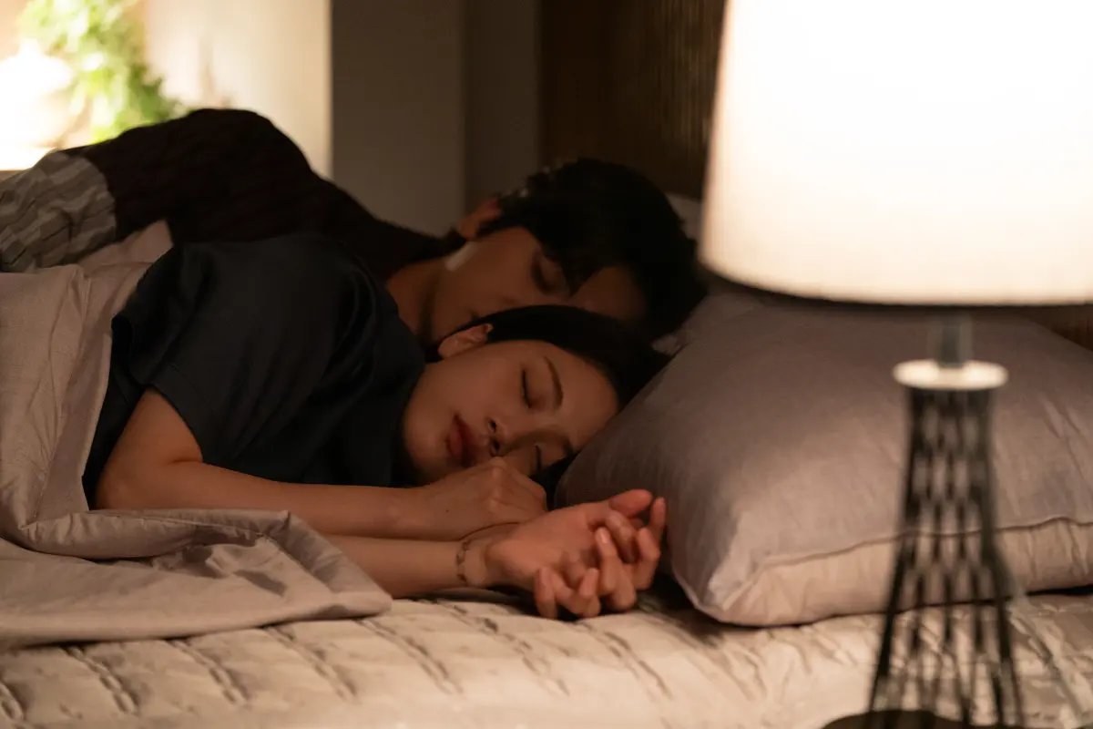 埋もれた心：パク・ヒョンシクとホン・ファヨン