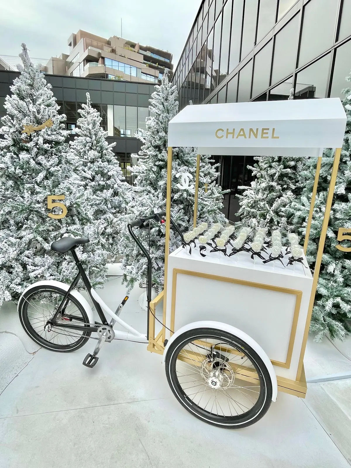 東京・原宿で開催中のシャネル(CHANEL) クリスマス限定コスメイベント「シャネル ウィンターテイル」