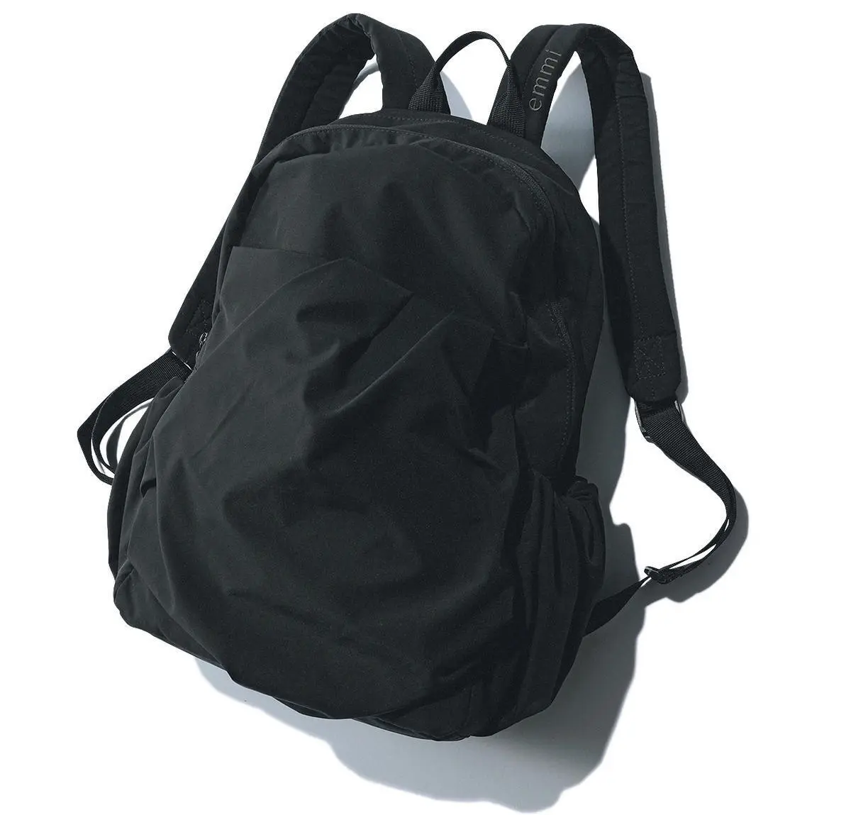 1万円台のきれいめリュック　emmiの黒リュック