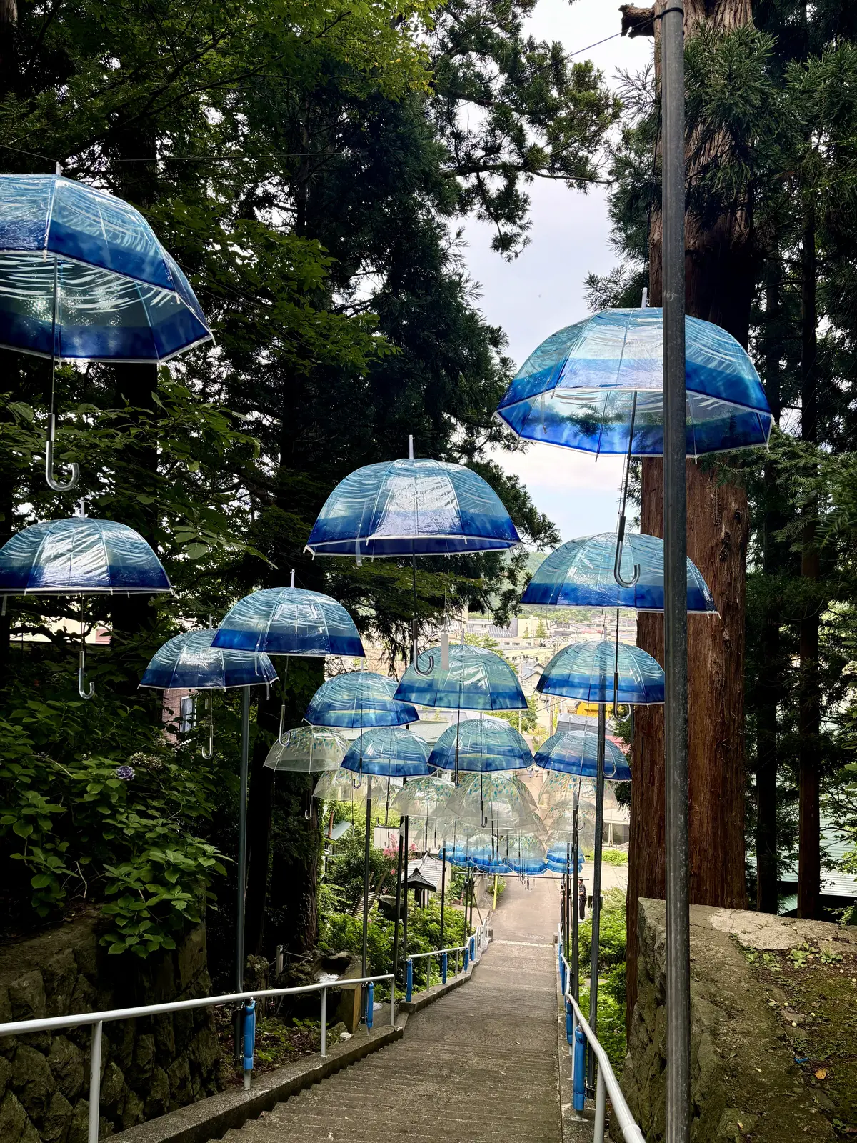 浅虫八幡宮　津軽びいどろの風鈴傘