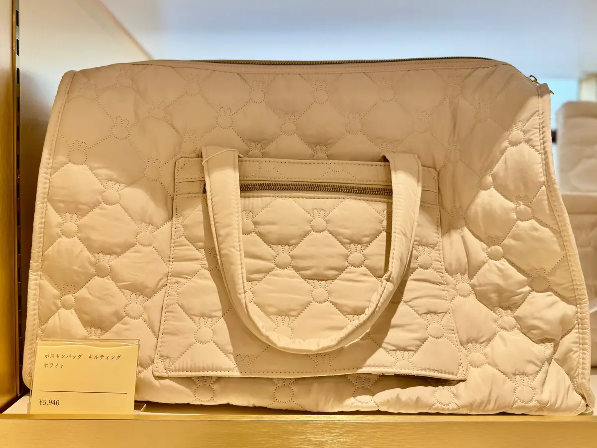 ミッフィーグッズ「ボストンバッグ キルティング ホワイト」（¥5940）