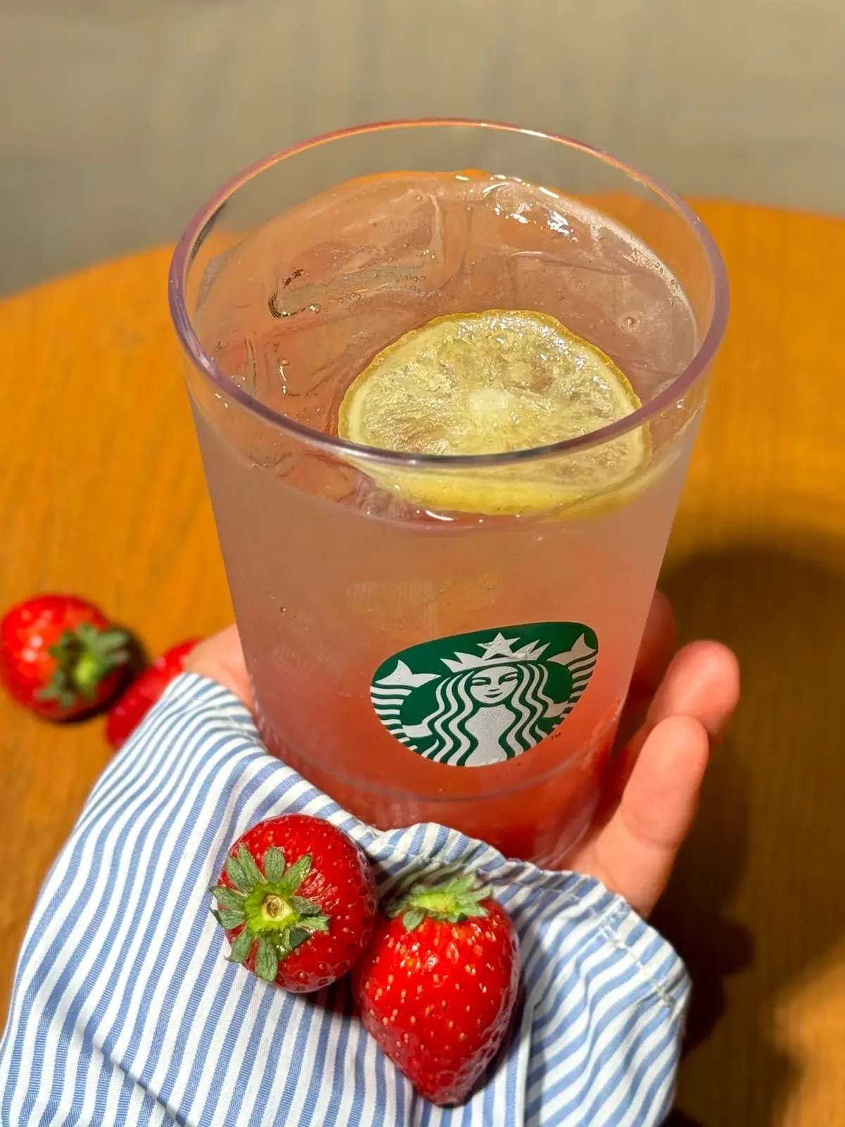 スタバの炭酸 チラックスソーダストロベリー