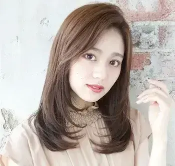 ◆かきあげ前髪×レイヤーで、韓国女優のような大人フェミニン【おすすめ韓国風ミディアムヘア】FRONT