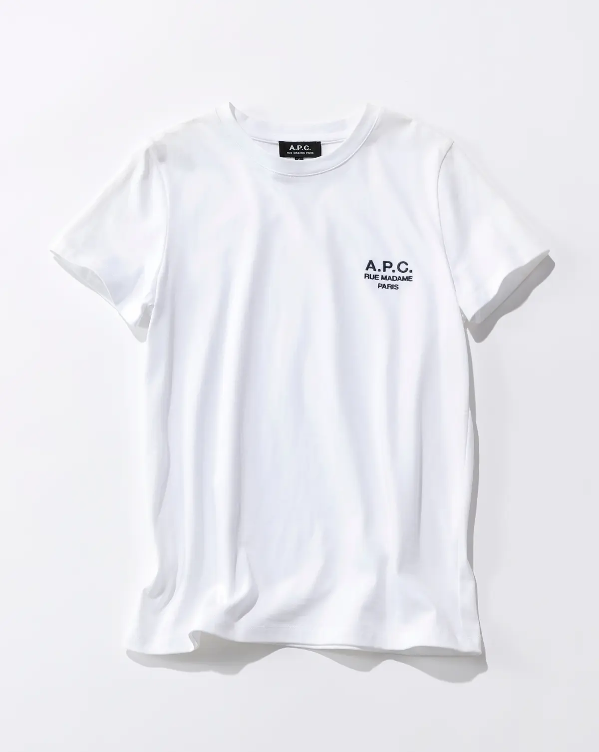 白のロゴTシャツ