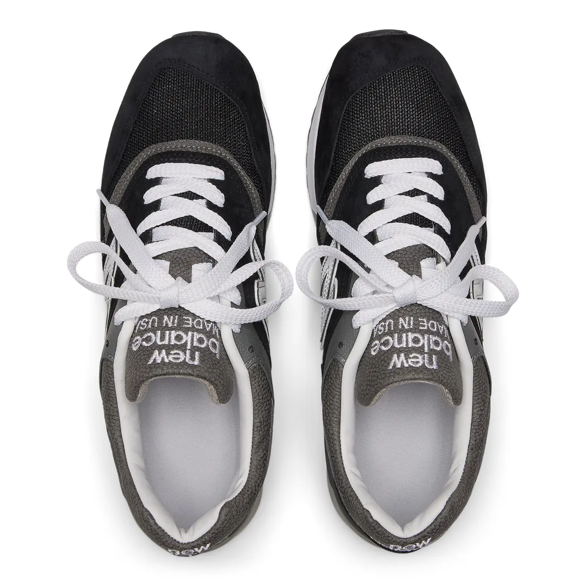 黒スニーカー　ニューバランス　997