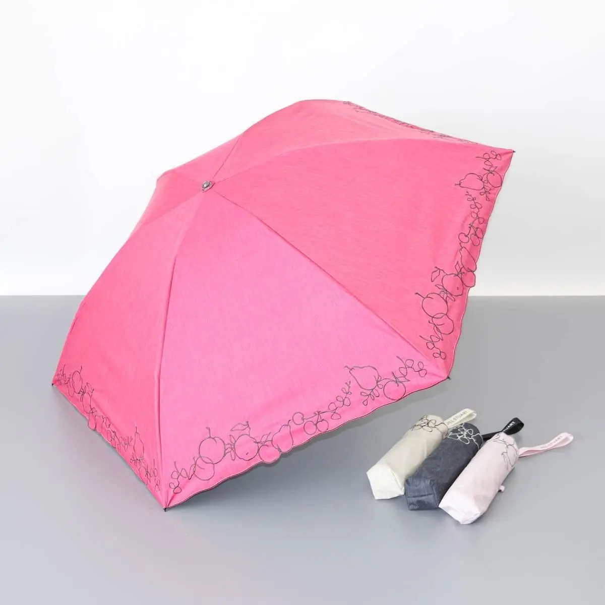 女性におすすめのおしゃれ日傘　ジル スチュアート／フルーツ刺しゅう傘ピンク