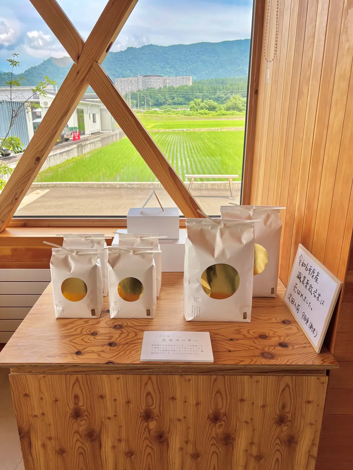 NHKのプロフェッショナル 仕事の流儀でも取り上げられた米農家「関農園」の世界一を6度受賞しギネス世界記録でもある幻の米でつくったおにぎり専門店「FARM FRONT」の「土鍋炊き塩むすび」と「海苔」