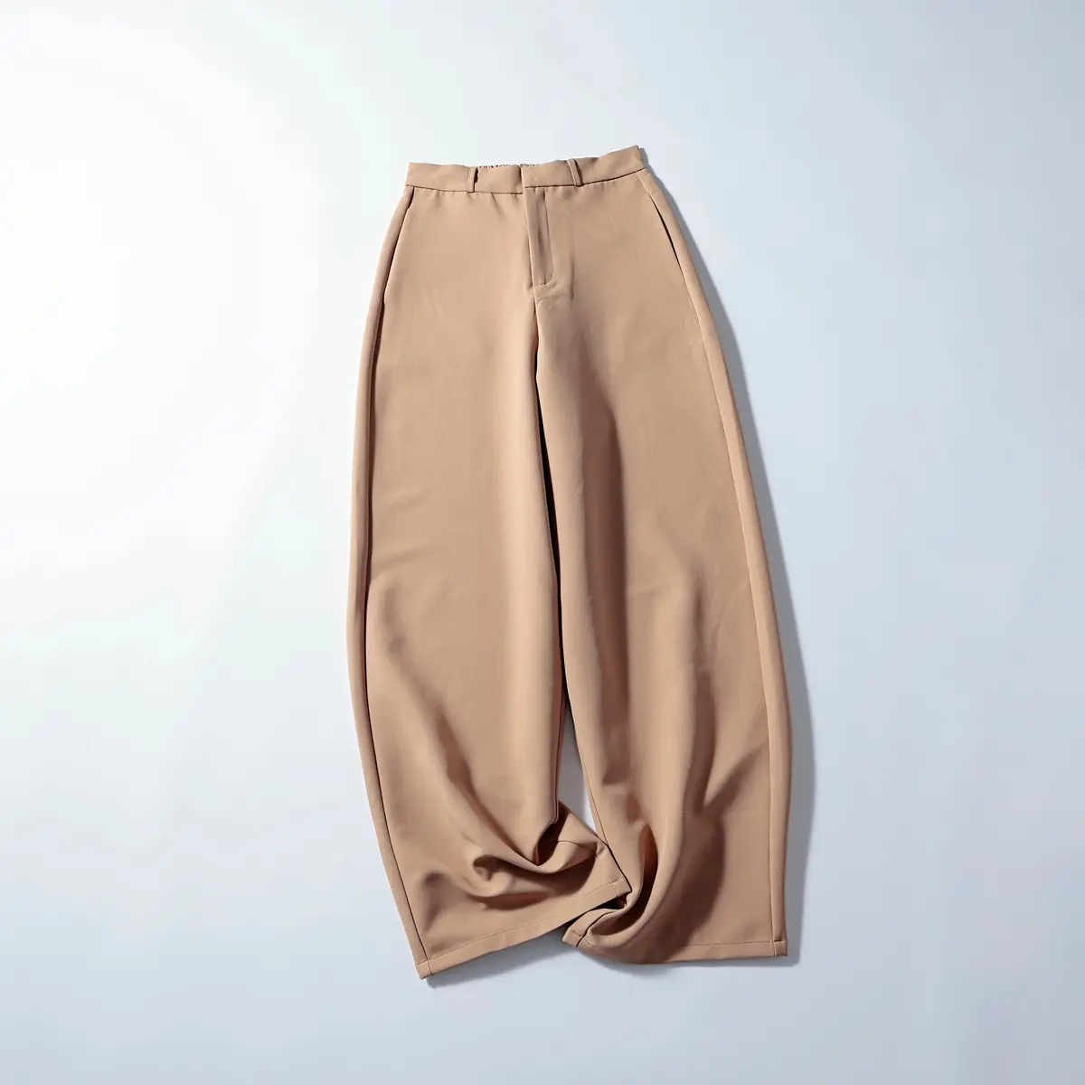 『神戸レタス』のベージュパンツ