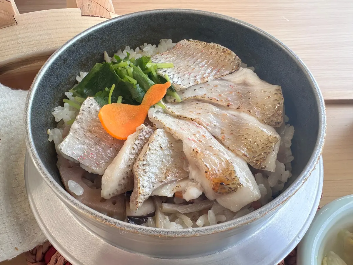 あつあつで、具材もたくさん！とてもおいしかったです😋 石川に来たらのどぐろが食べたくなりますよね！