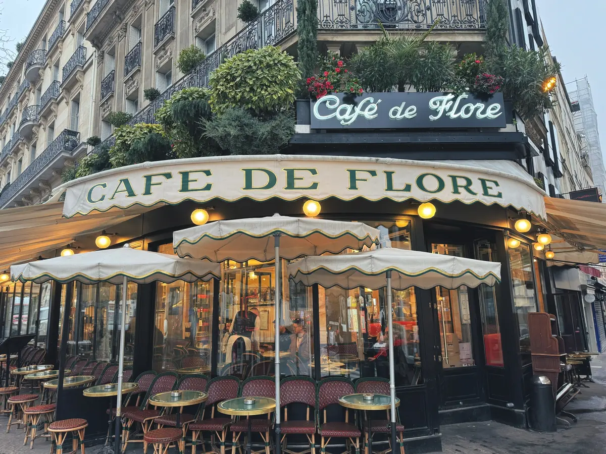 カフェ・ド・フロール(Café de Flore)の外観