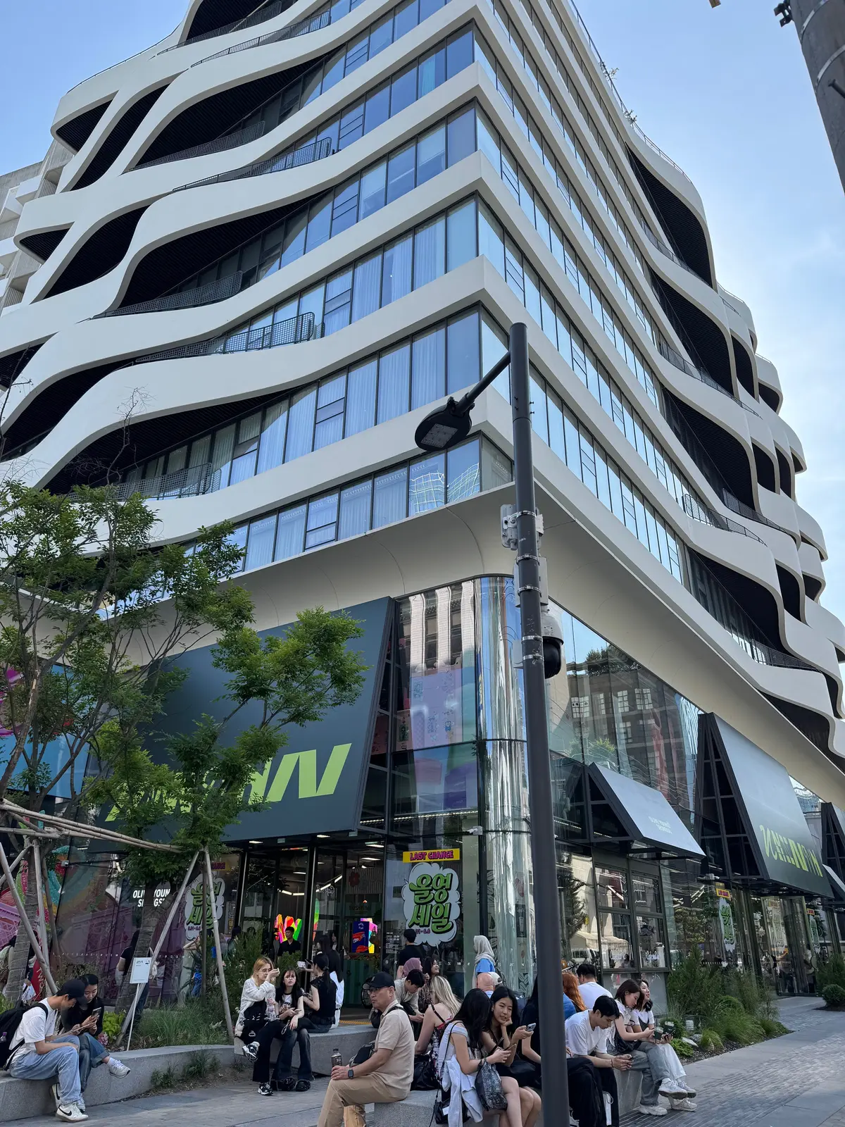 オリーブヤングNソンス店の外観