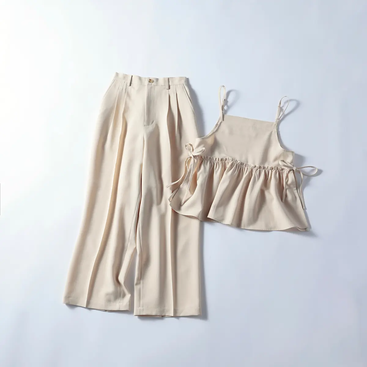 『フリークス ストア』のキャミソール＆パンツのセットアップ