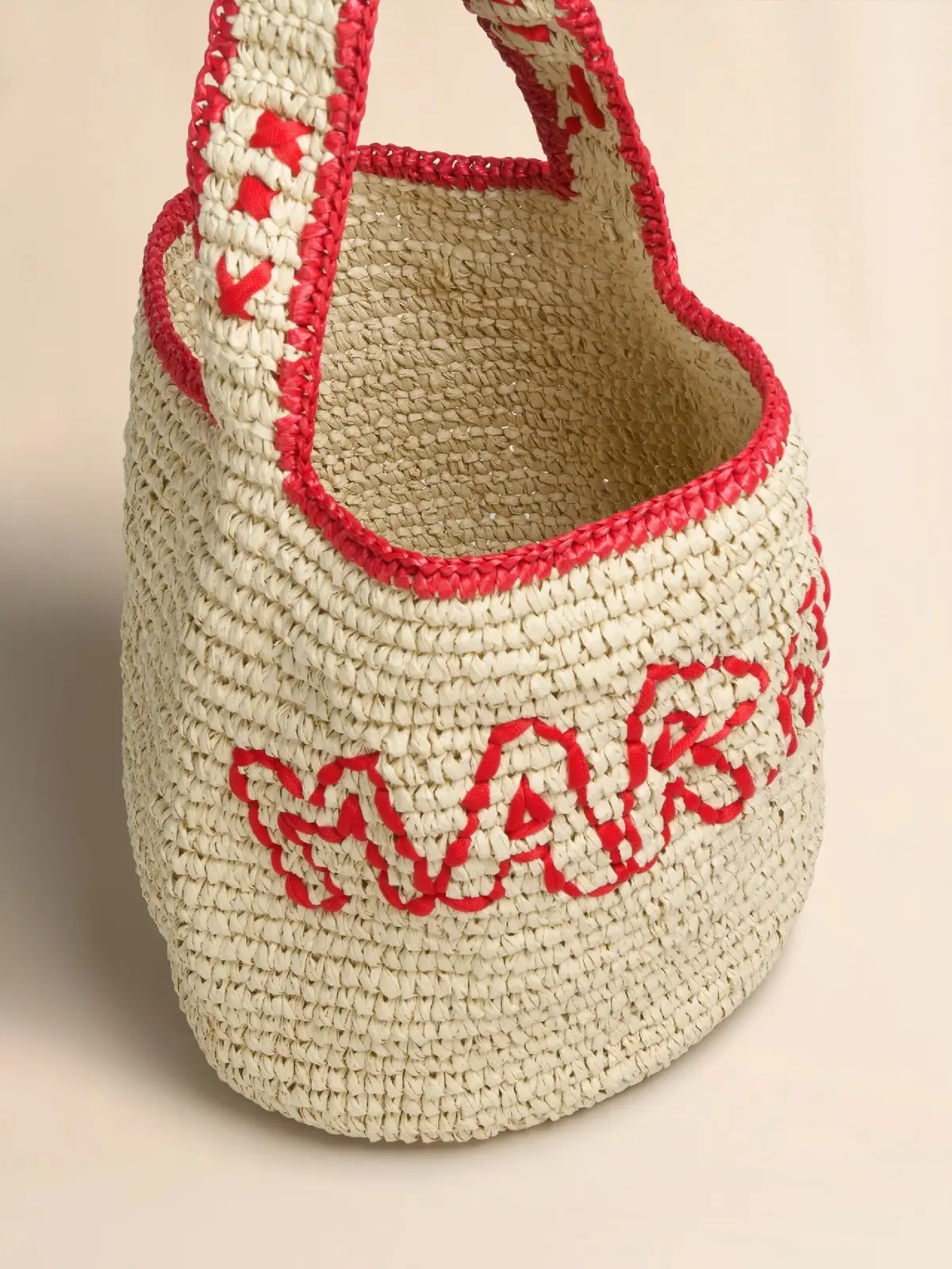 かごバッグ　マルニ、赤ディテール