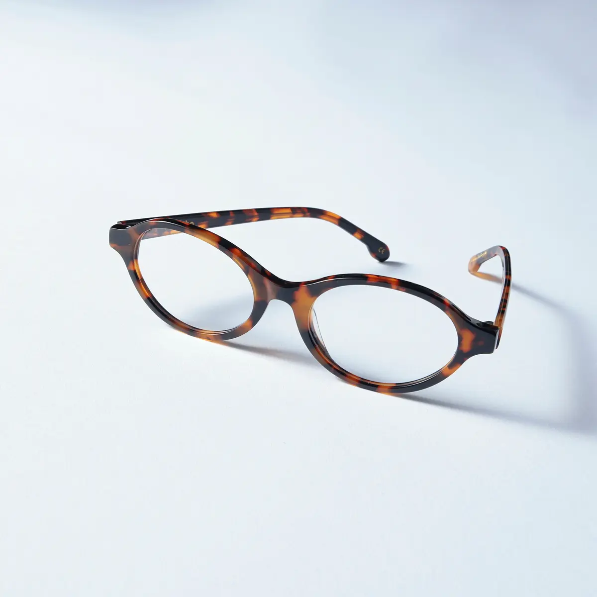 『ブリース』のセルフレームメガネ