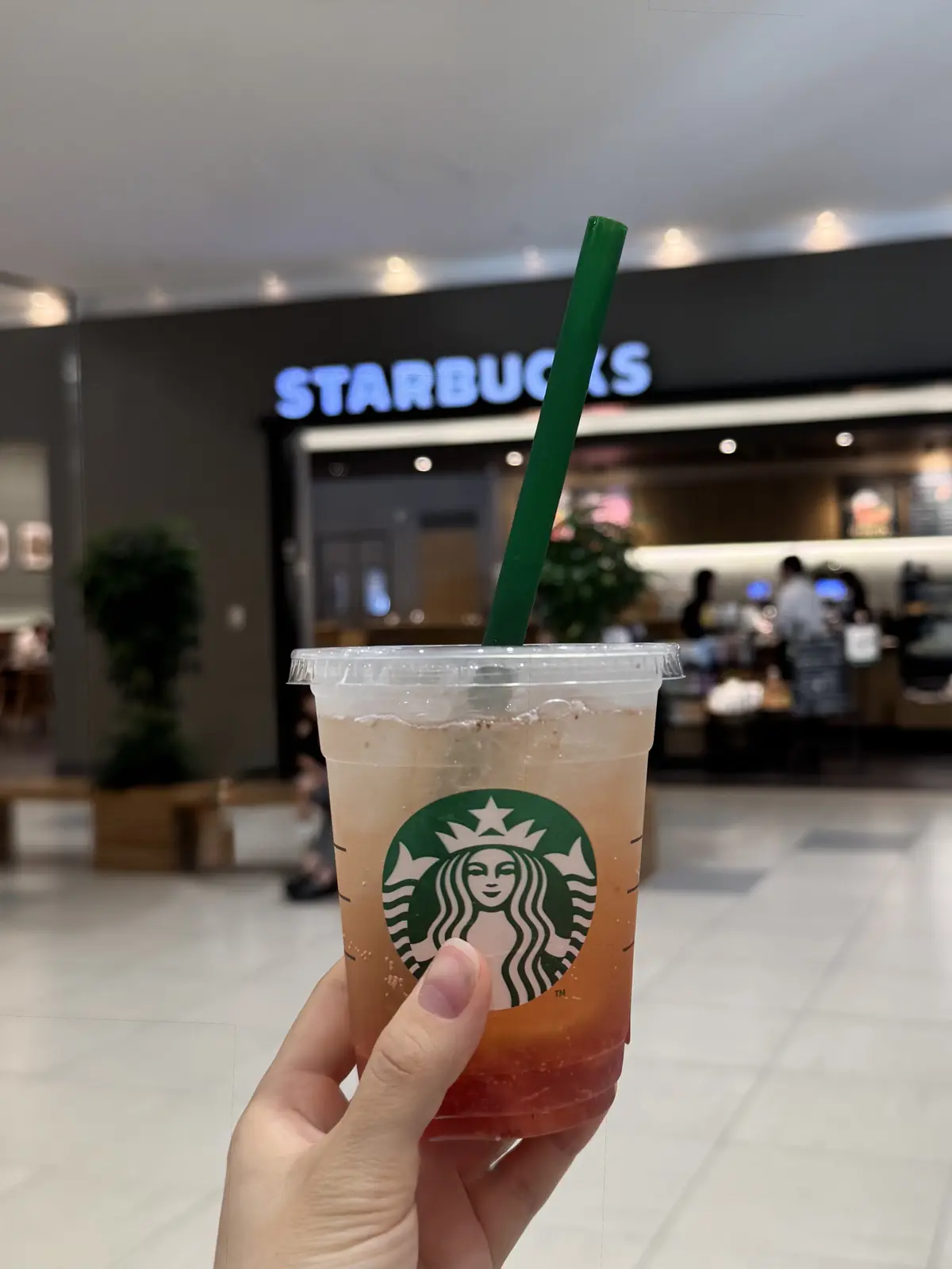 スタバ チラックスソーダ ストロベリー