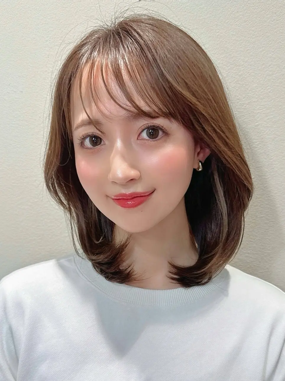 ナチュラルシックなミディアムヘア　正面