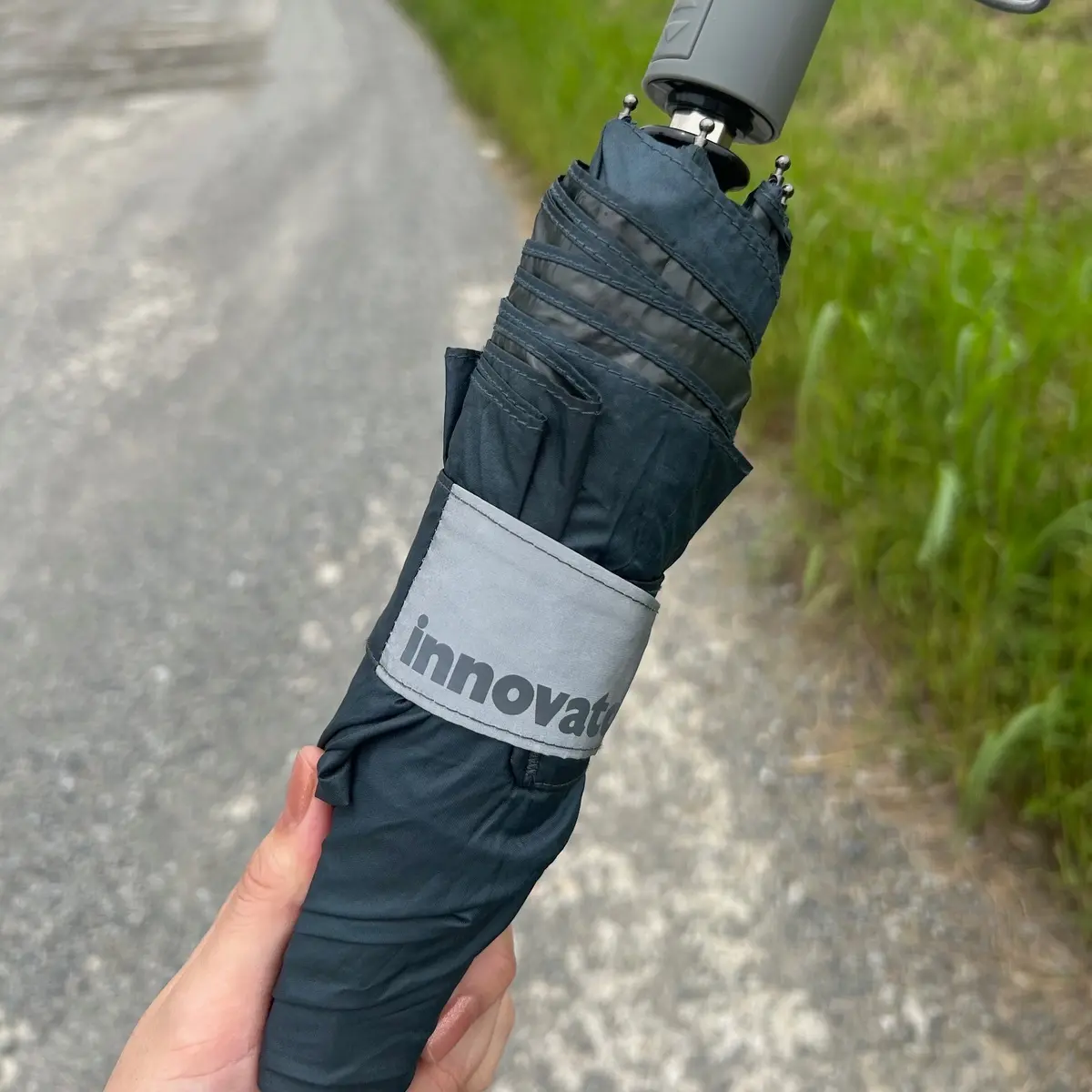 新川優愛　イノベーターの折りたたみ傘