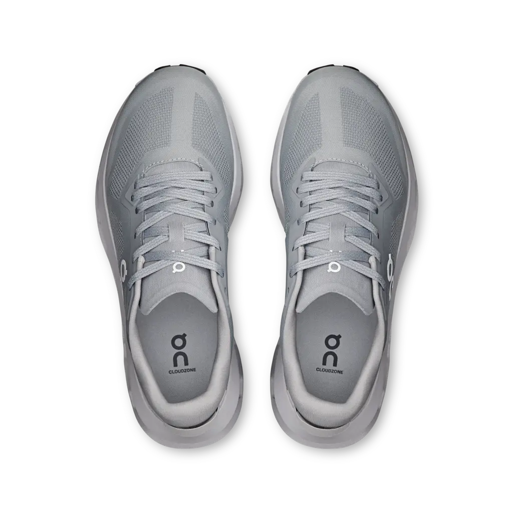 スニーカー　オン　クラウドゾーン