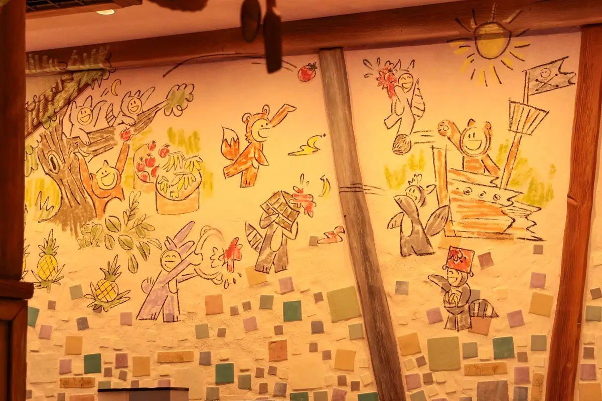 「ルックアウト・クックアウト」壁に描かれたロストキッズたちによるイラスト
