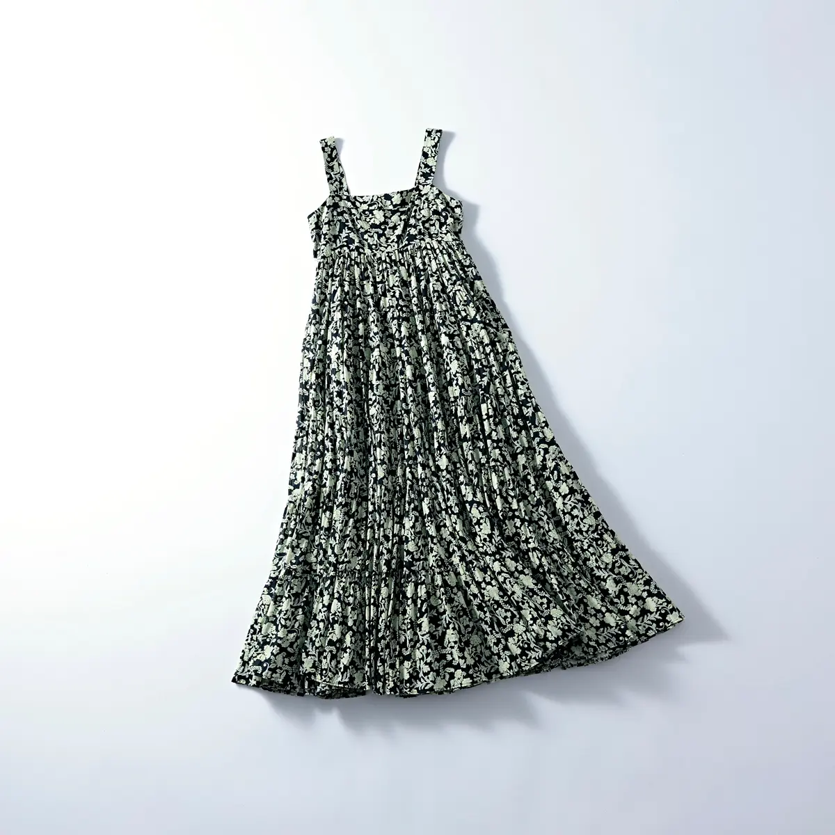 『マリハ』のフラワー柄ワンピース