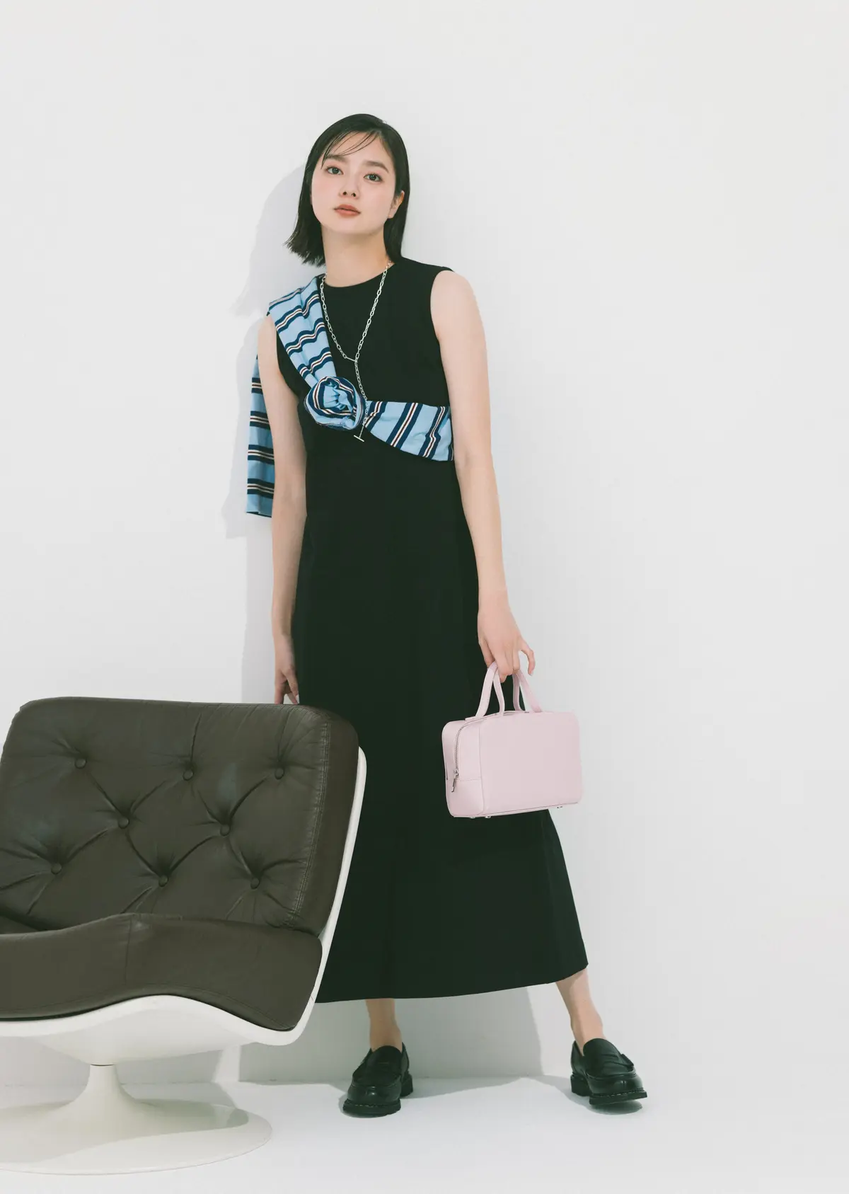 新川優愛 ワンピースコーデ