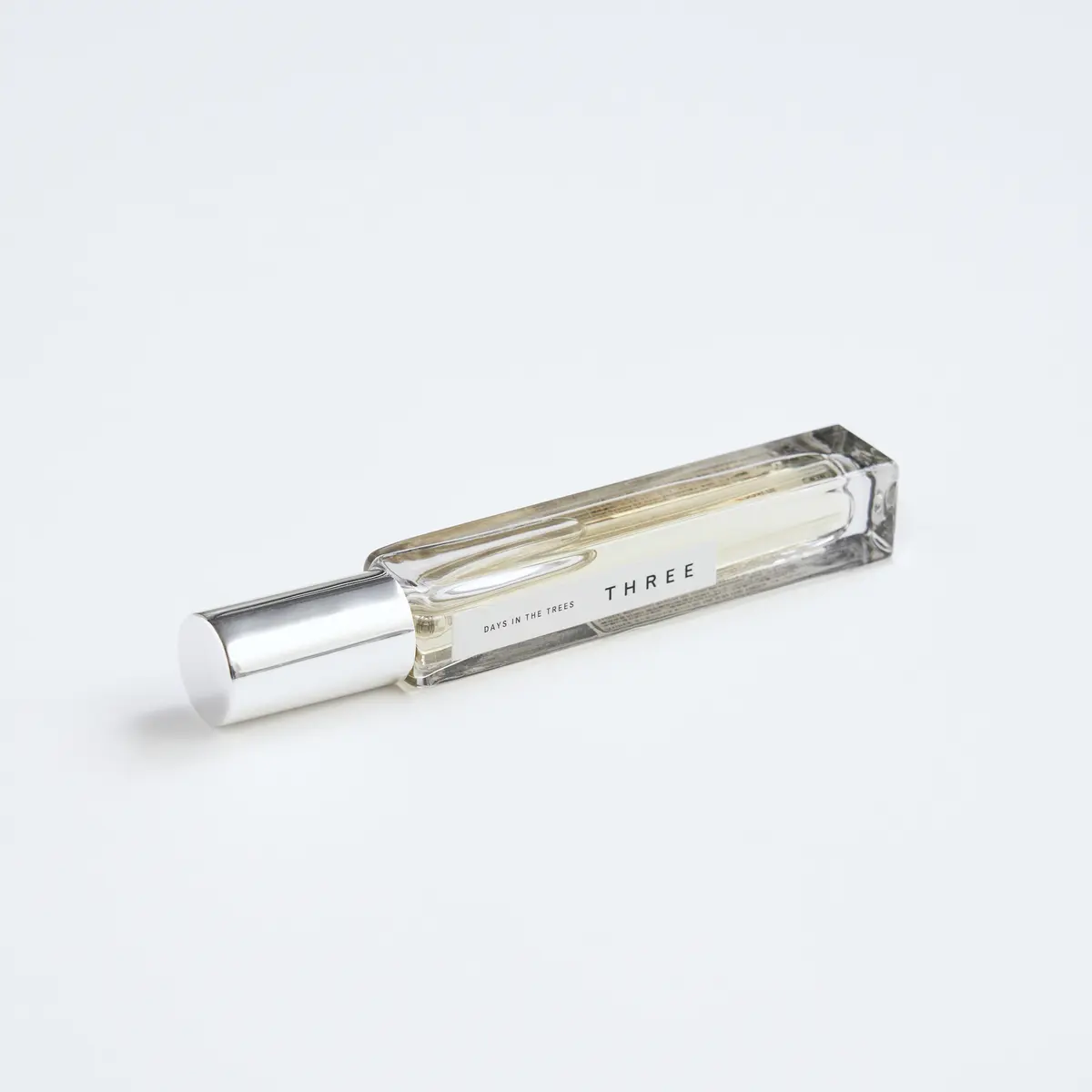 THREE エッセンシャルセンツ 02 DAYS IN THE TREES　9mL　￥5060