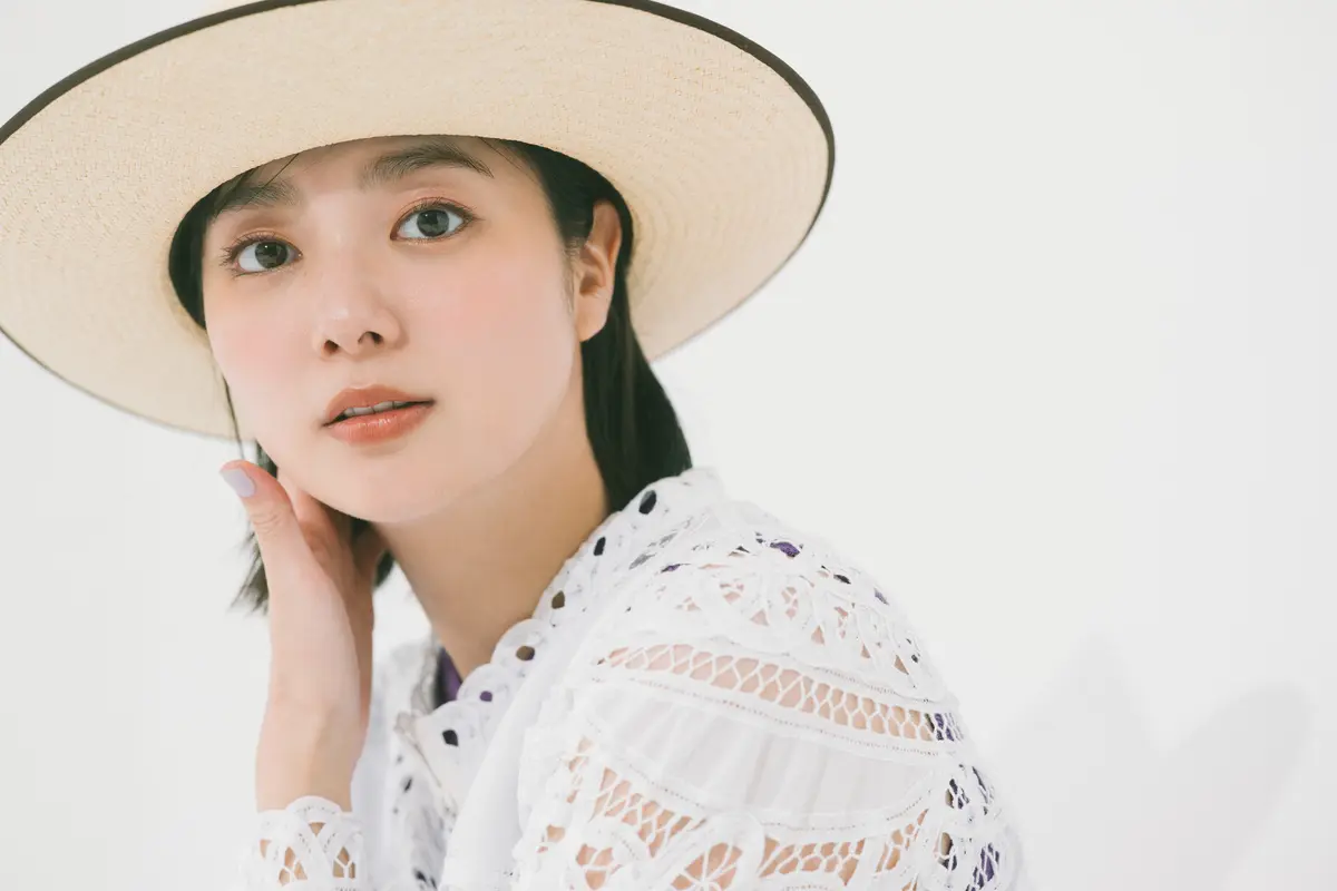 新川優愛　よりカット