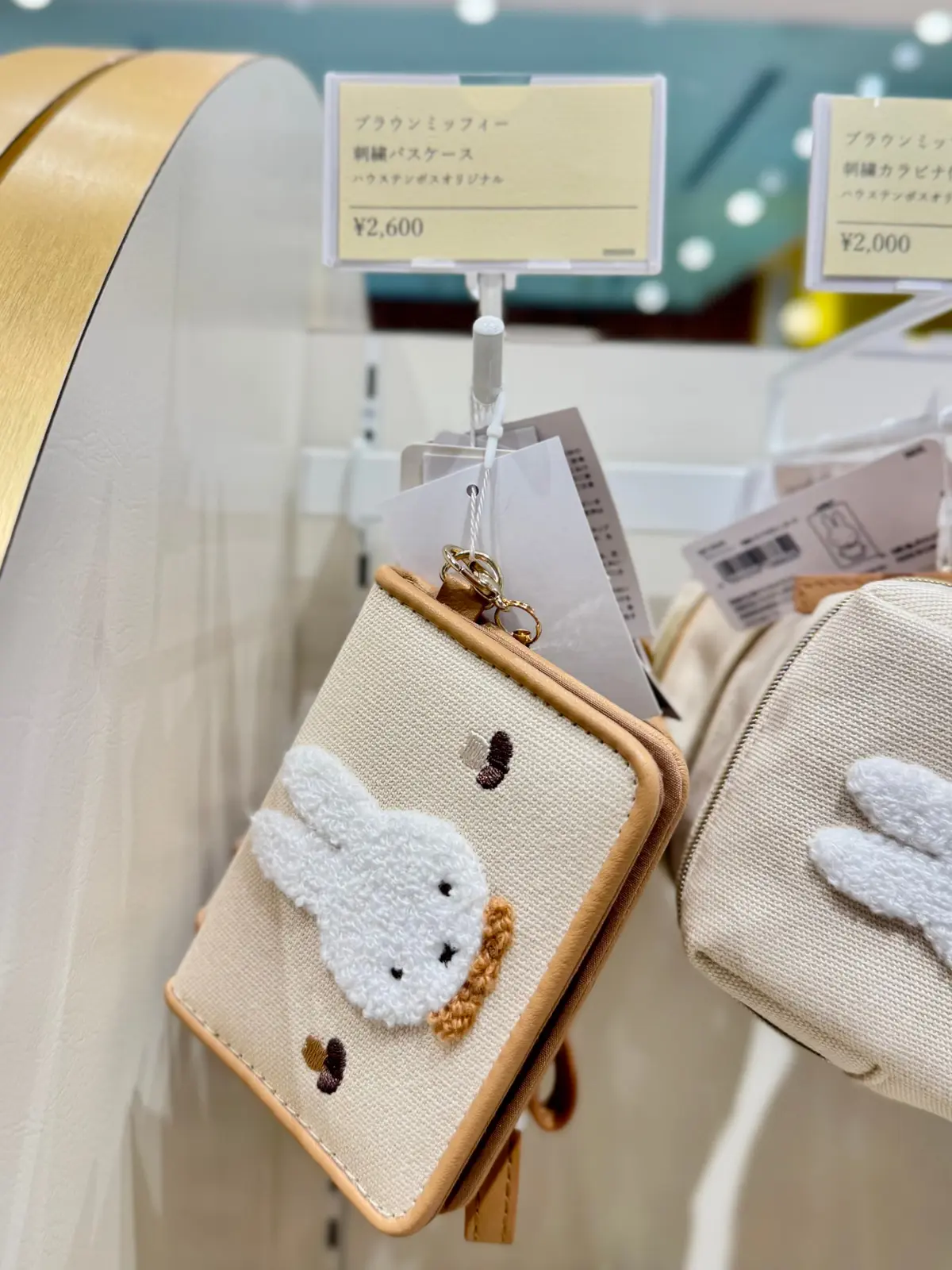 「ブラウンミッフィー 刺繍パスケース」※ハウステンボス限定（¥2600）
