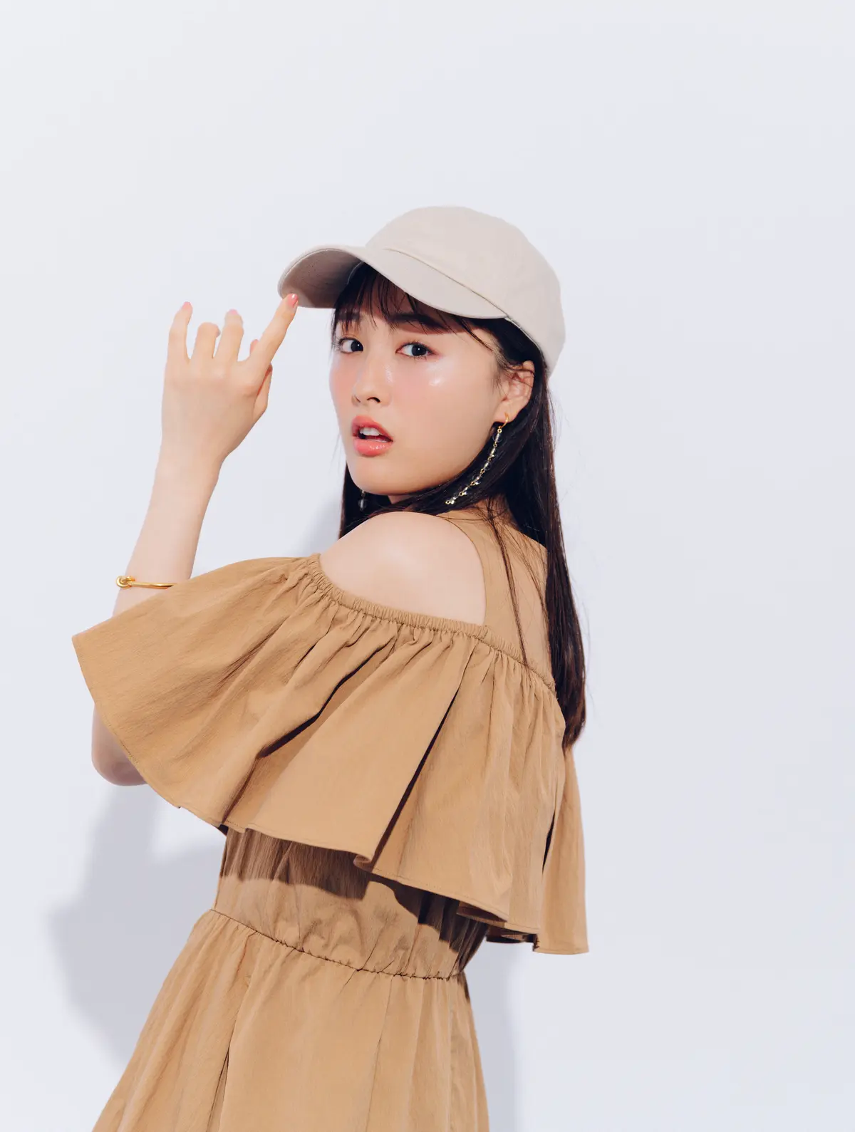 大友花恋　ワンピースコーデ　より