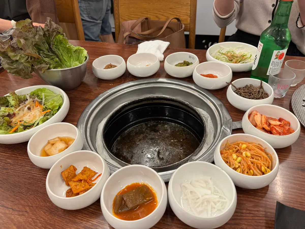 新大久保にある韓国料理店「ミシクタン」のミナリサムギョプサル