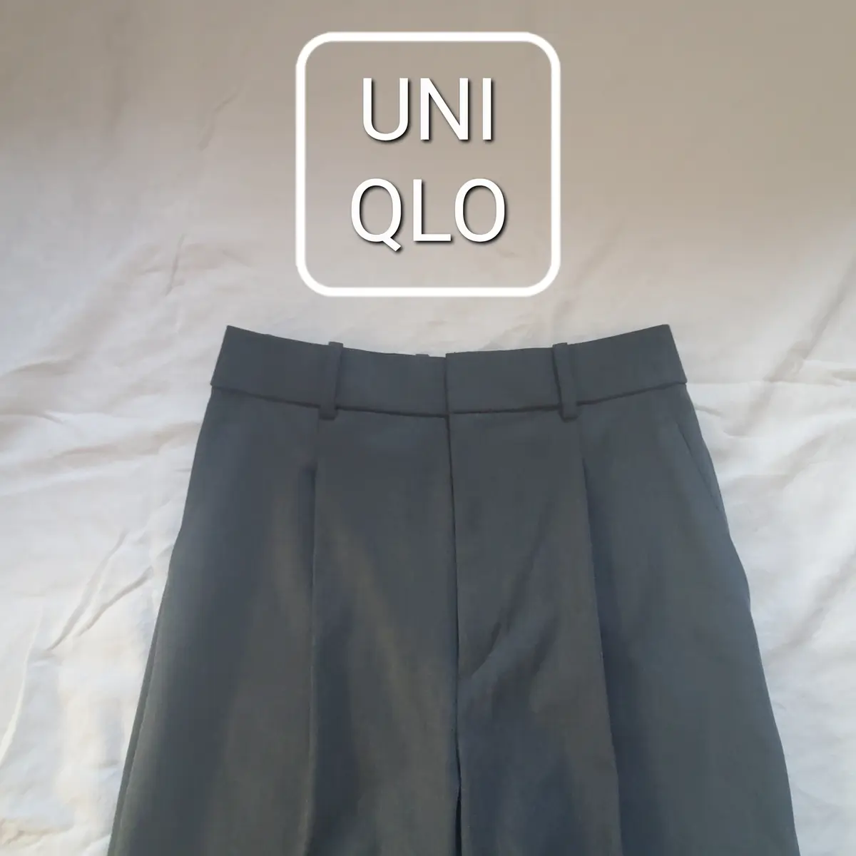 UNIQLO　ユニクロ　グレー　ワイドパンツ　センタープレス　オフィス