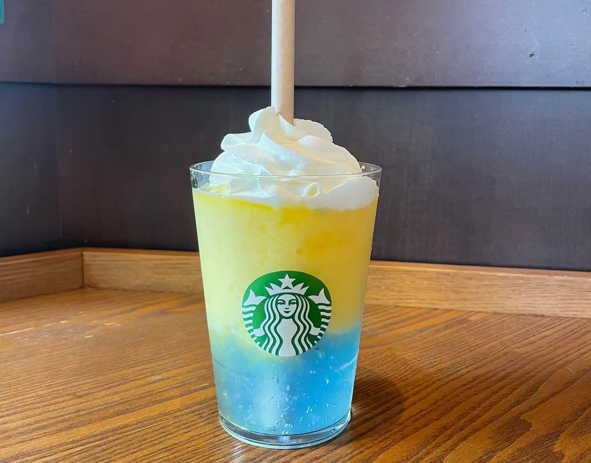 スタバ　スターバックス　Starbucks 新作　サンシャインパインフラペチーノ