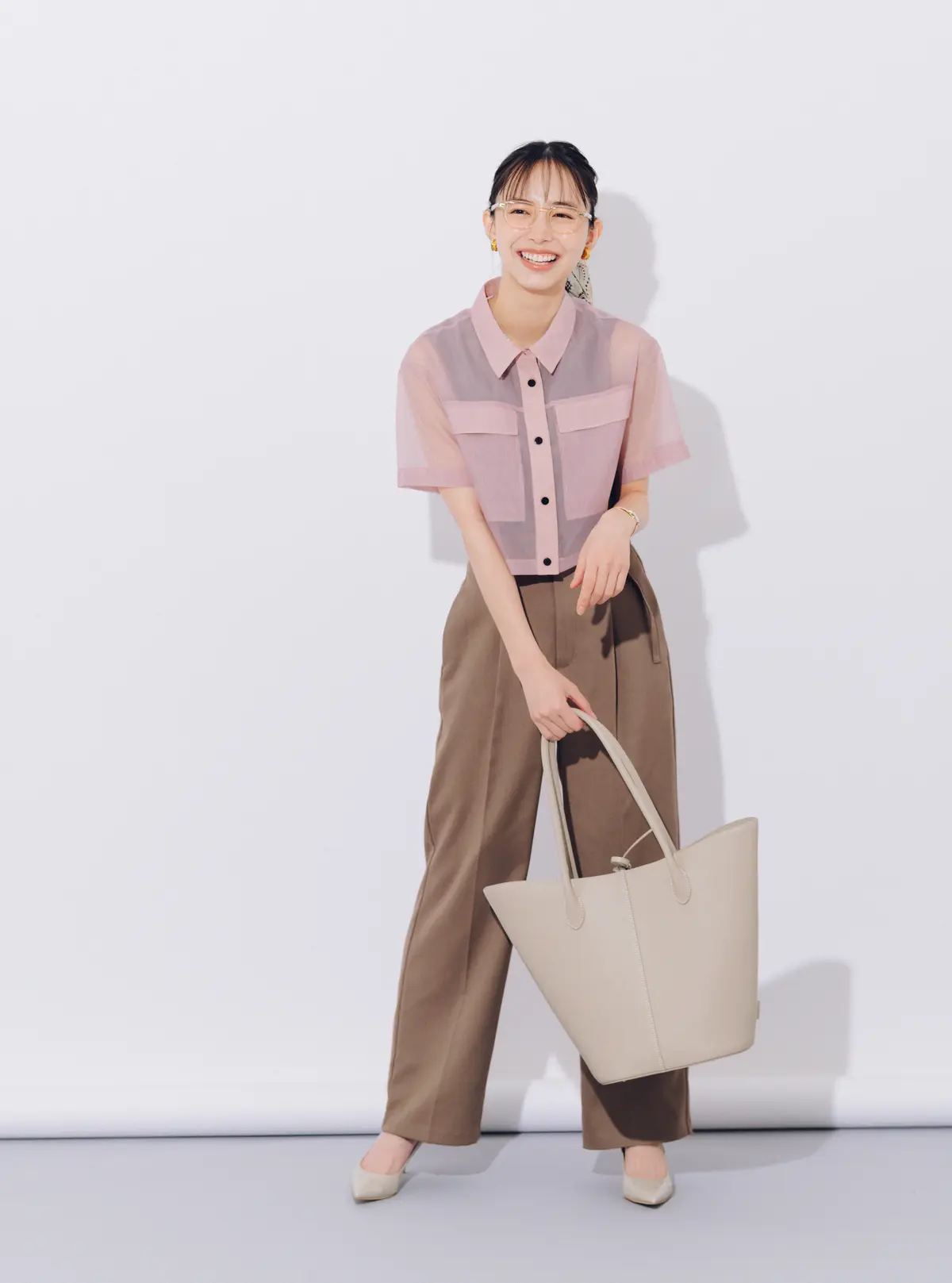 井桁弘恵　シャツコーデ