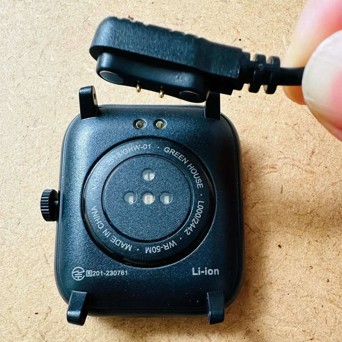 3COINS(スリーコインズ/スリコ)デバイスバンドplus専用のUSB充電ケーブル
