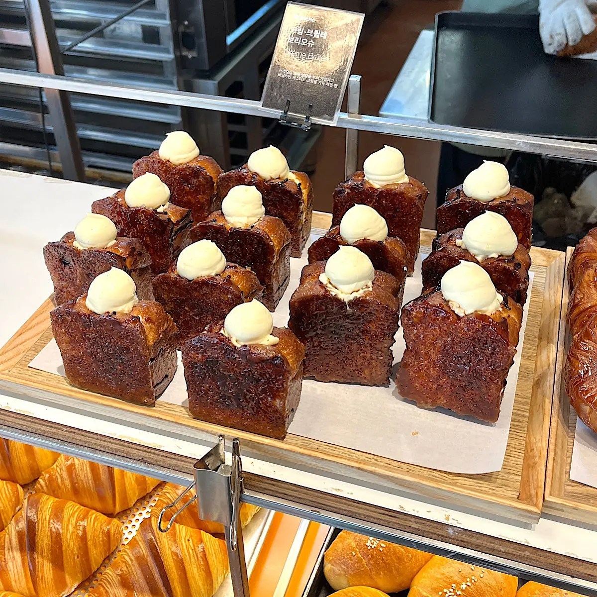 FLOUR ARTISAN BAKERY CAFE（フラワー アーティザン ベーカリー カフェ）